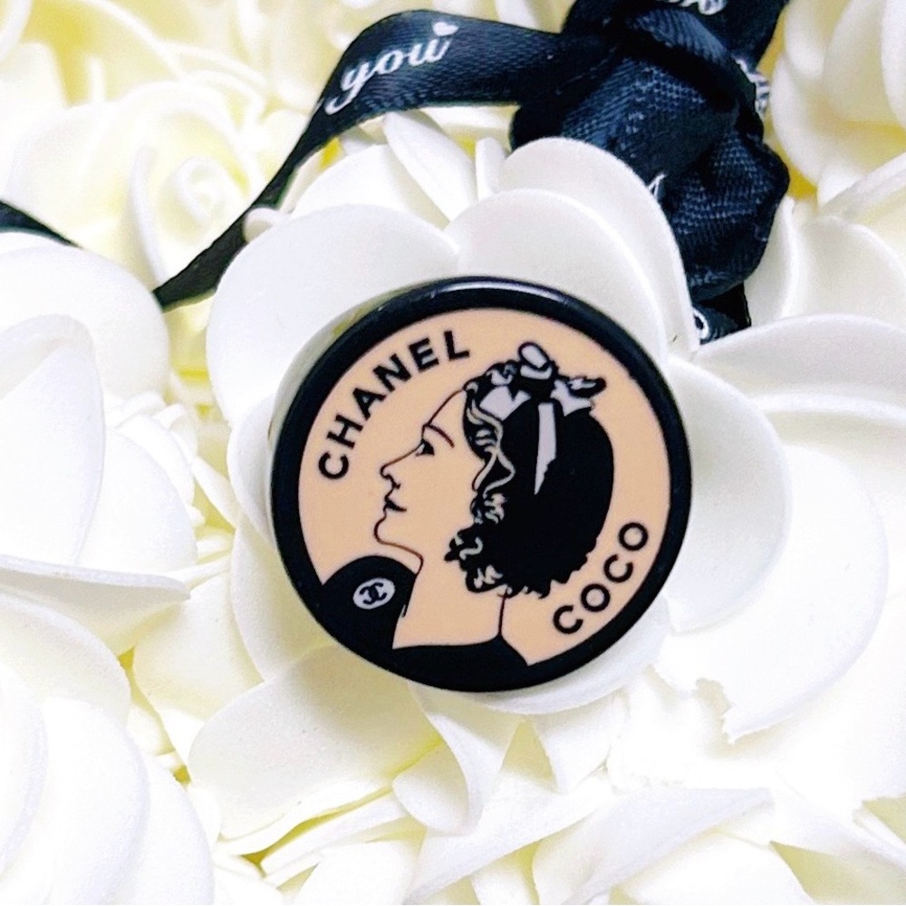 Authentic Chanel RARE Vintage 2003 Pink / Black Coco Chanel Acrylic Ring - Picture 6 of 14
